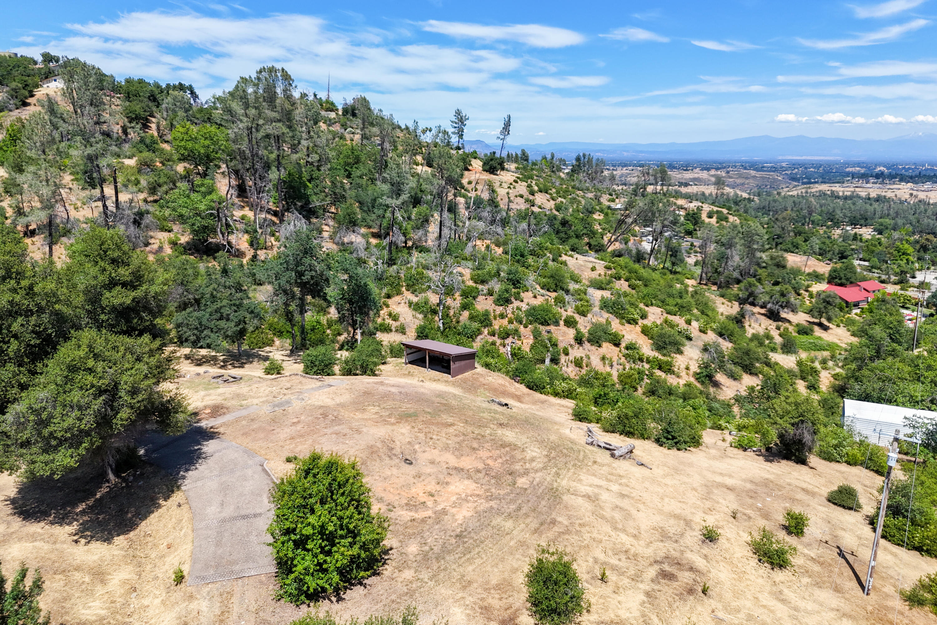 15809 Old Stage Coach Road Redding, CA 96001 - Photo 39 of 44 a view of a pathway both side of yard