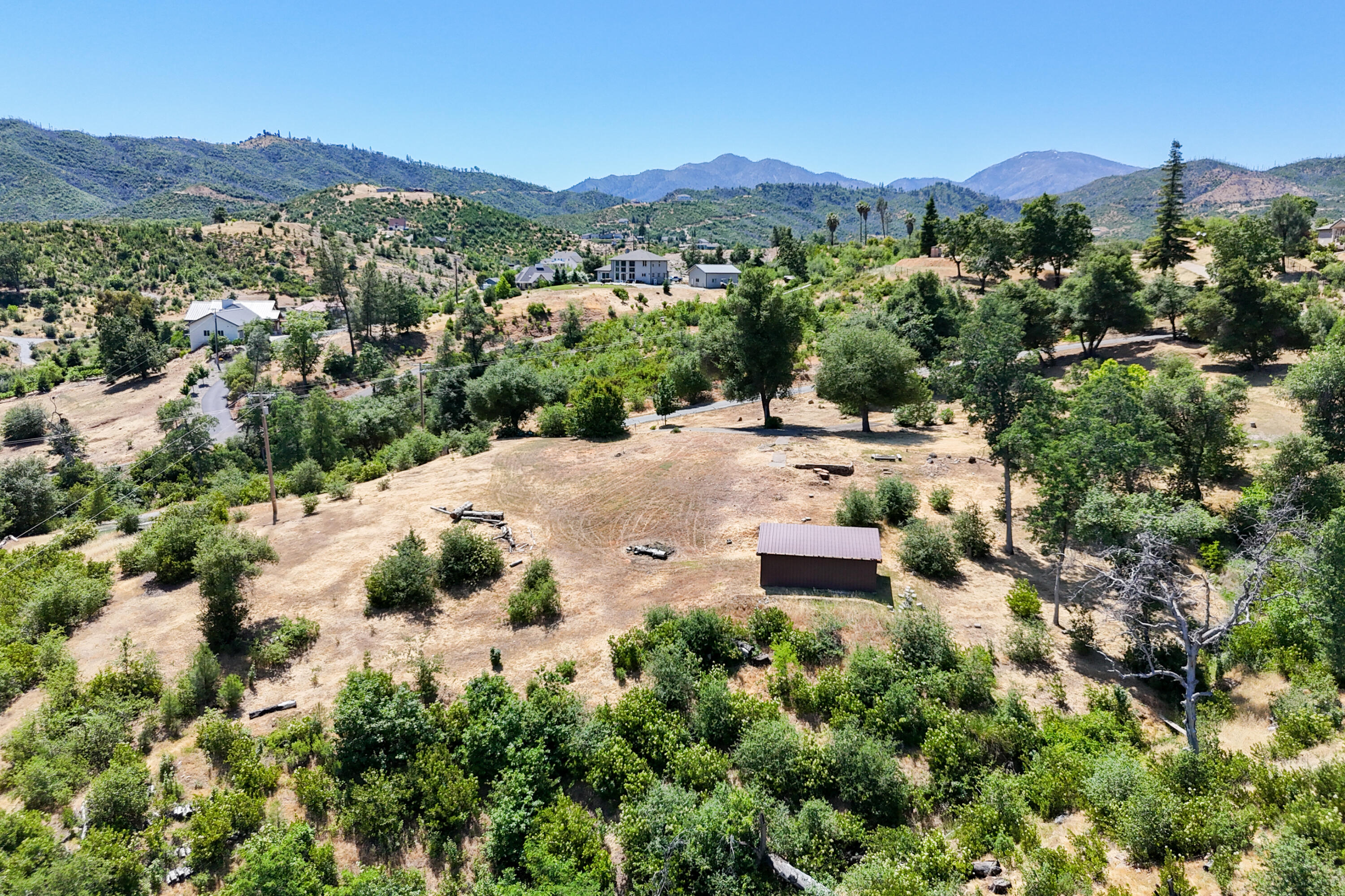 15809 Old Stage Coach Road Redding, CA 96001 - Photo 41 of 44 an aerial view of a houses with a yard