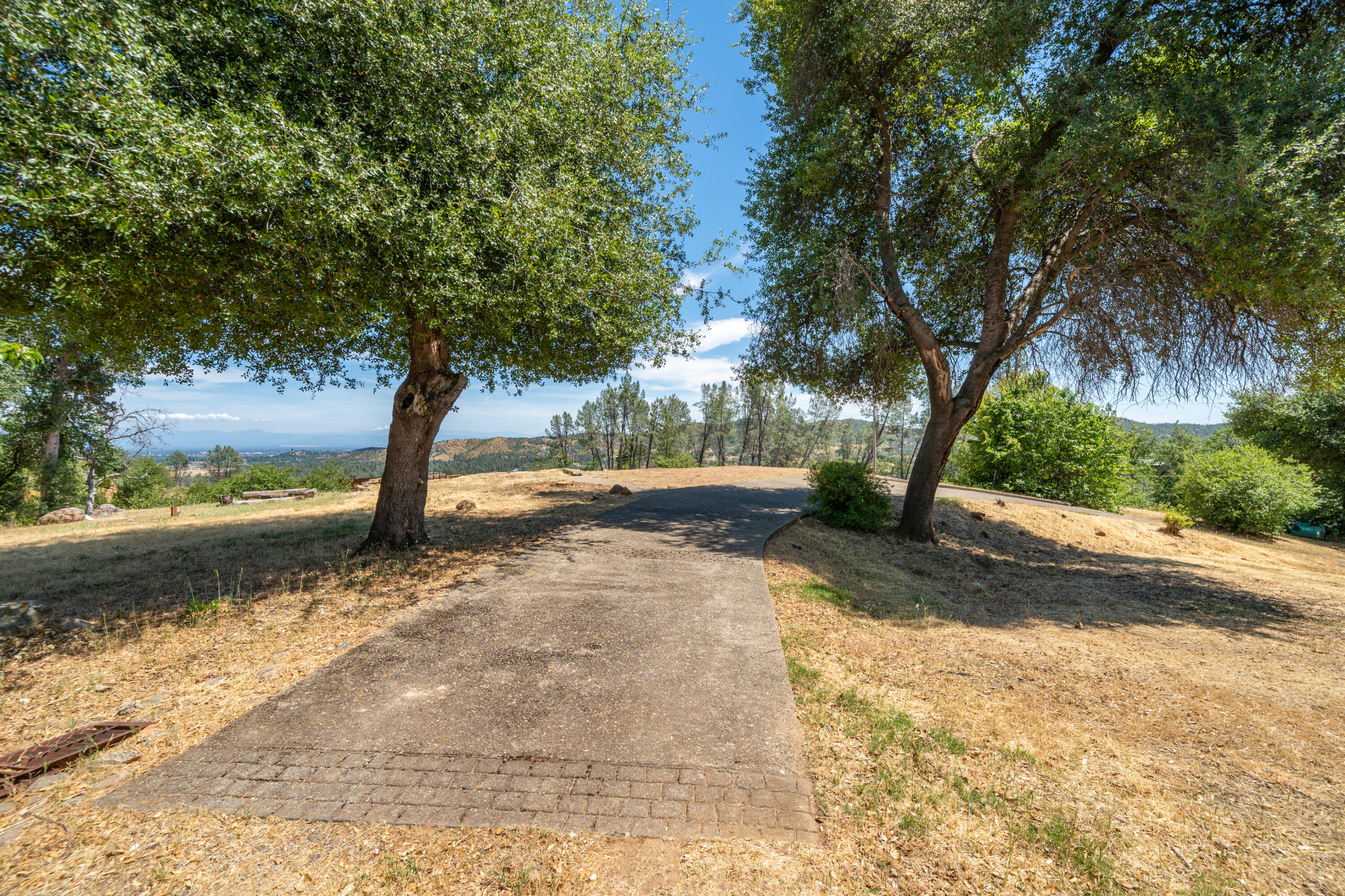 15809 Old Stage Coach Road Redding, CA 96001 - Photo 8 of 44 a view of a yard with a tree