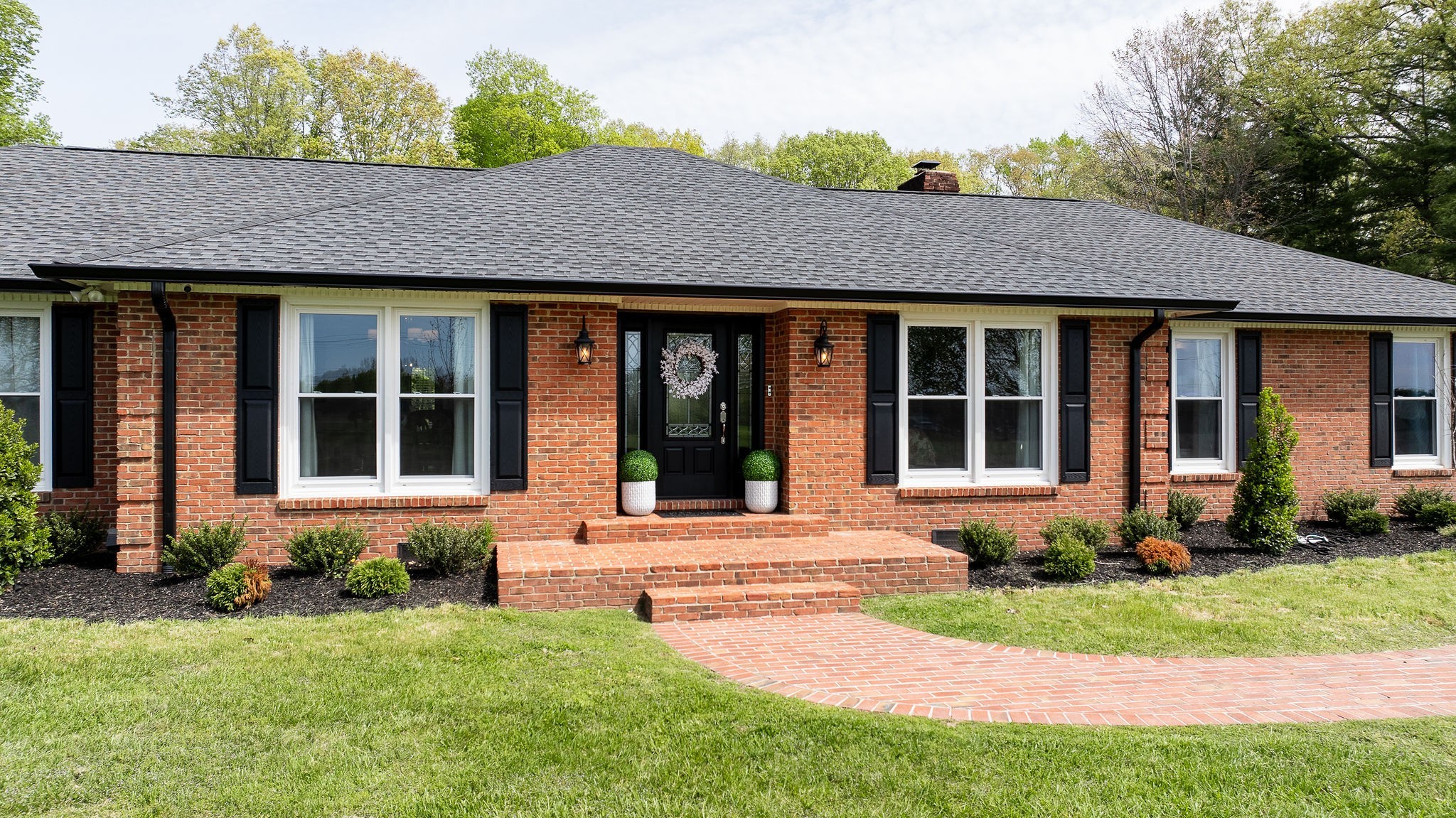 1747 Allen Ferry Road Smithville, TN 37166 - Photo 2 of 45 a front view of a house with garden