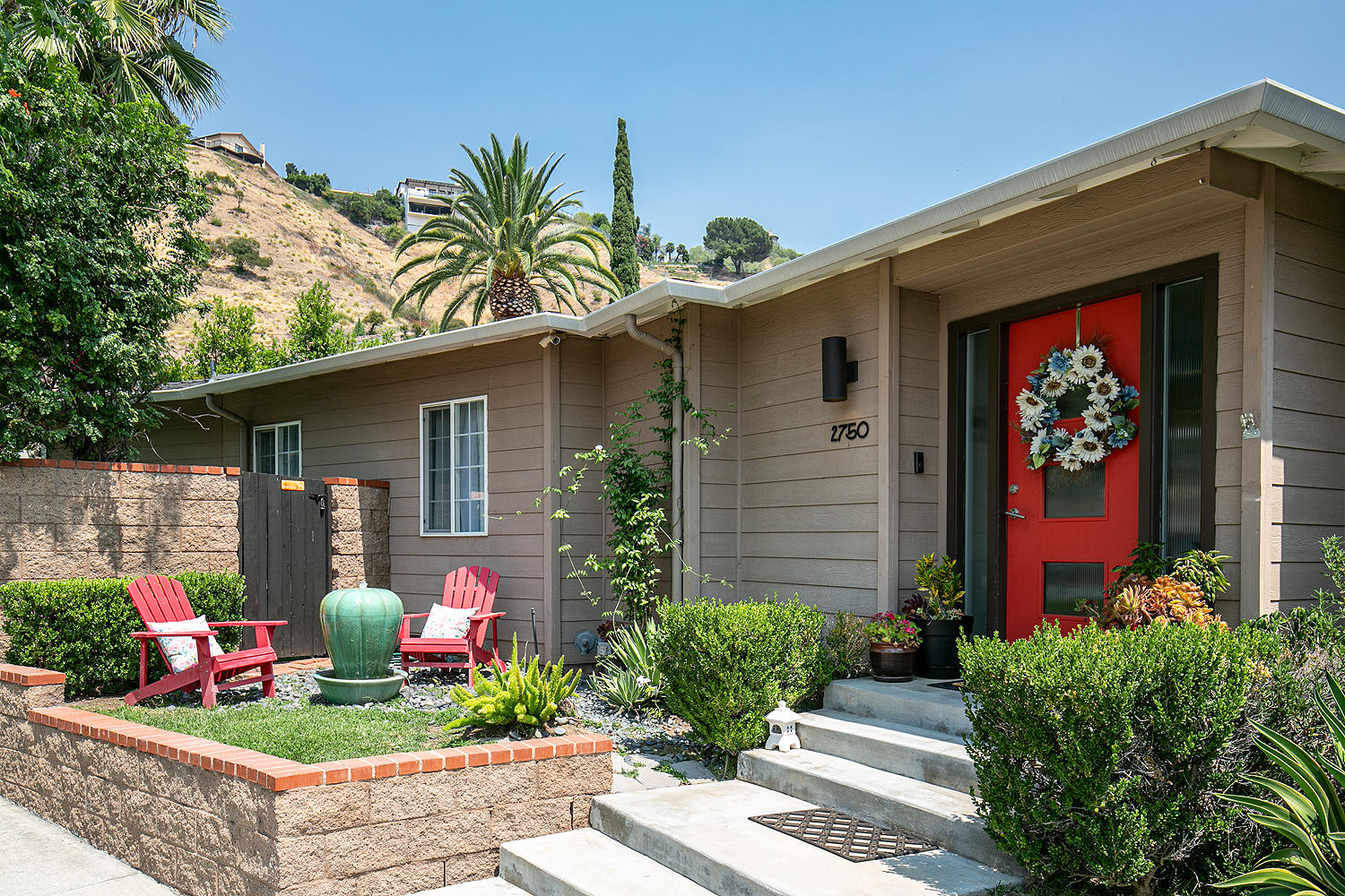 2750 North Kenneth Road Burbank, CA 91504 - Photo 3 of 32 a front view of house with yard