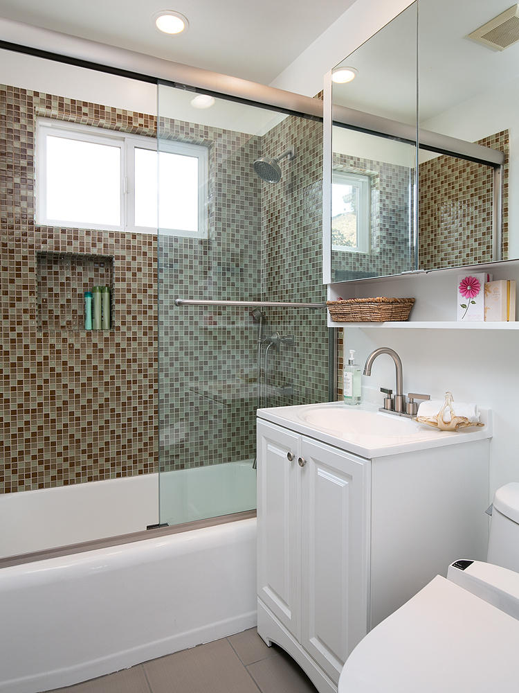 2750 North Kenneth Road Burbank, CA 91504 - Photo 22 of 32 a bathroom with a sink a toilet and shower