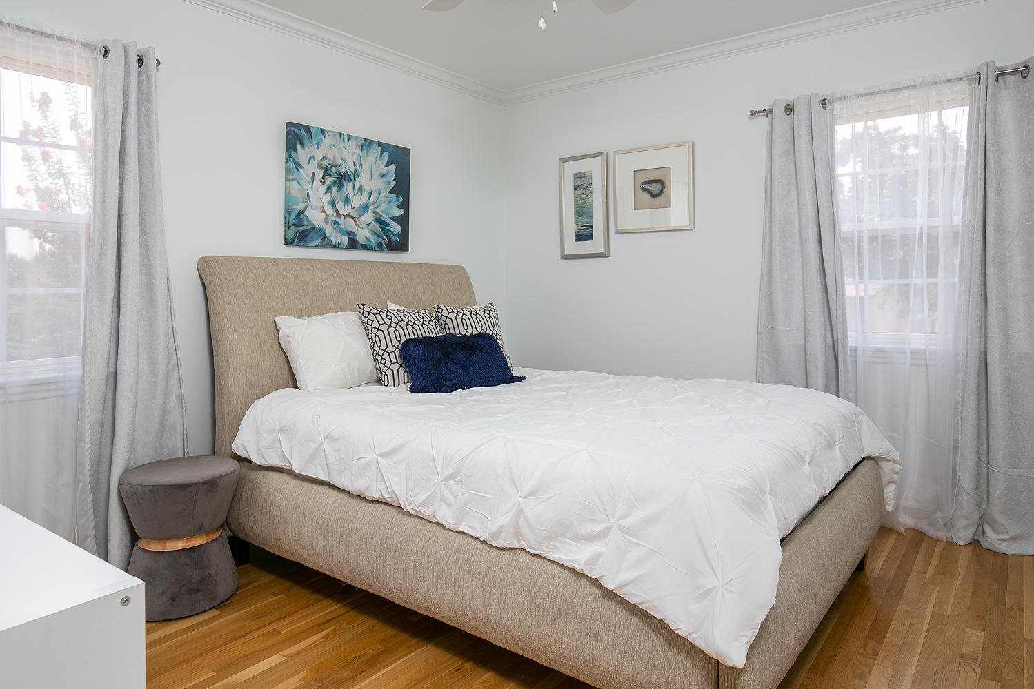 2750 North Kenneth Road Burbank, CA 91504 - Photo 23 of 32 a bed sitting in a bedroom next to a window