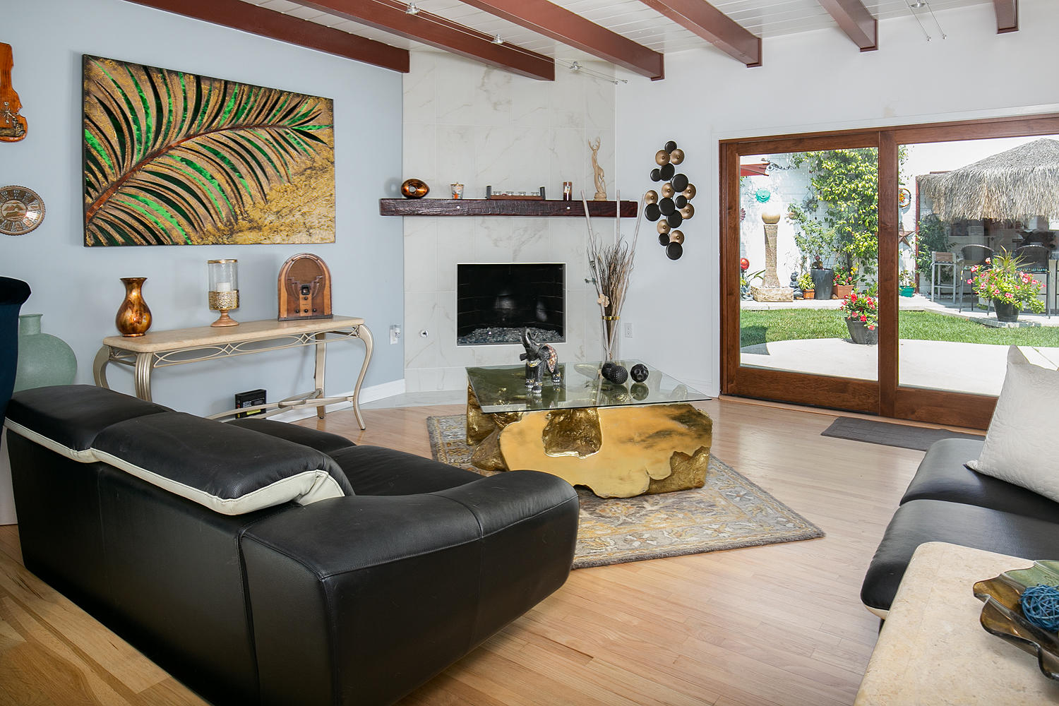 2750 North Kenneth Road Burbank, CA 91504 - Photo 7 of 32 a living room with furniture and a flat screen tv