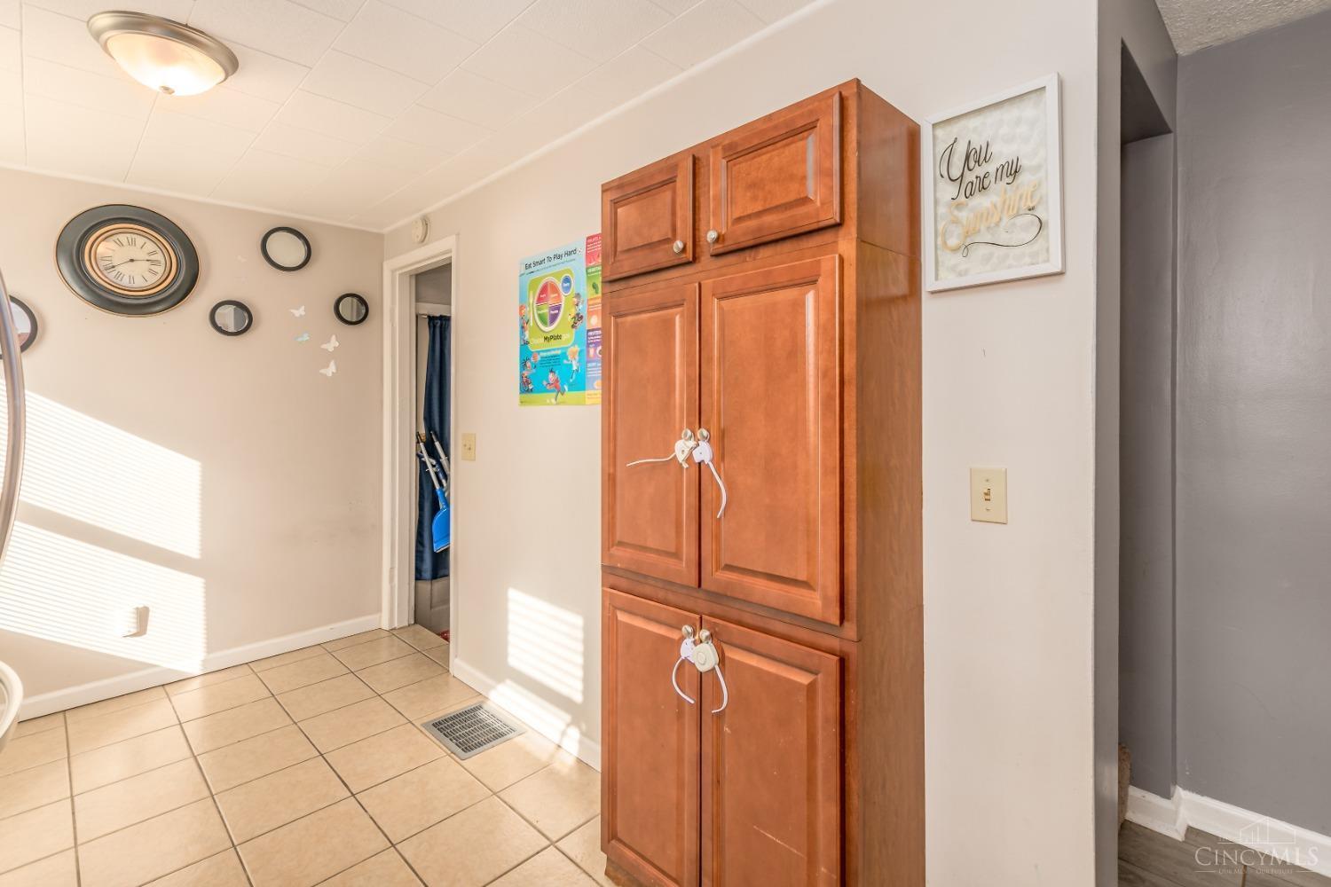 111 Riddle Road Woodlawn, OH 45215 - Photo 11 of 25