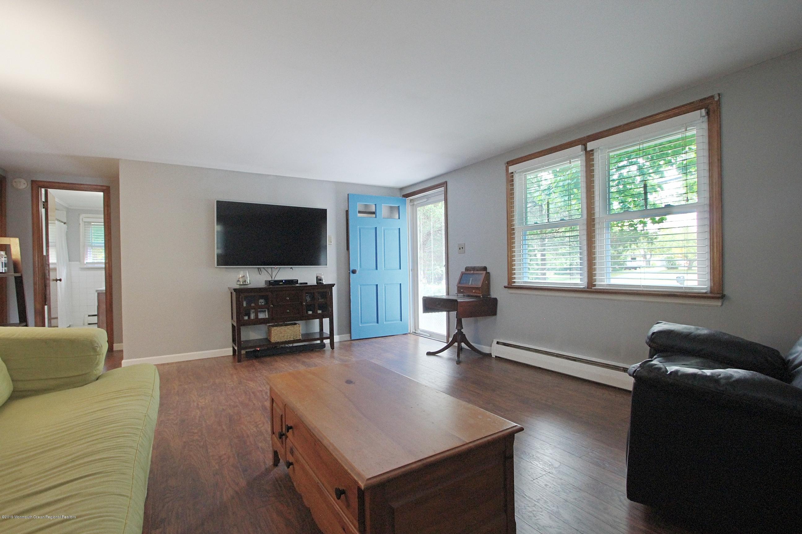 500 Hyson Road Jackson, NJ 08527 - Photo 5 of 30 a living room with furniture and a flat screen tv