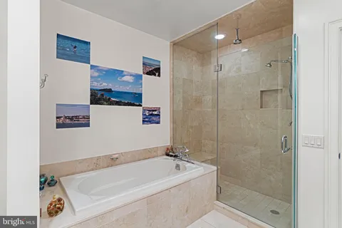 $1,100,000 | 50 South 16th Street, Unit 4210, Philadelphia, PA 19103
