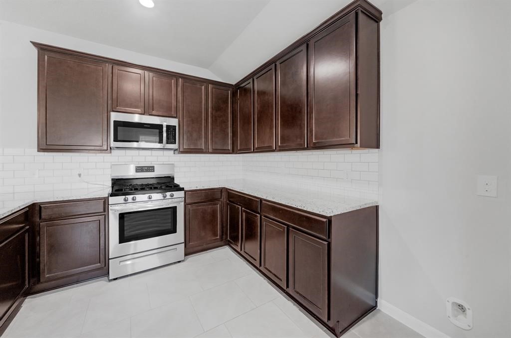 2130 Mirror Ridge Court Texas City, TX 77568 - Photo 5 of 21