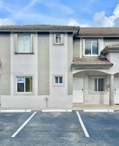 $2,900 | 5795 Northwest 109th Avenue, Unit 4, Doral, FL 33178