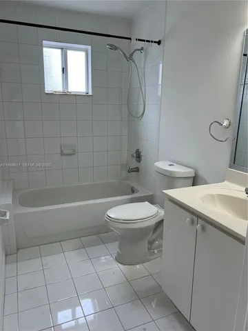 $2,900 | 5795 Northwest 109th Avenue, Unit 4, Doral, FL 33178