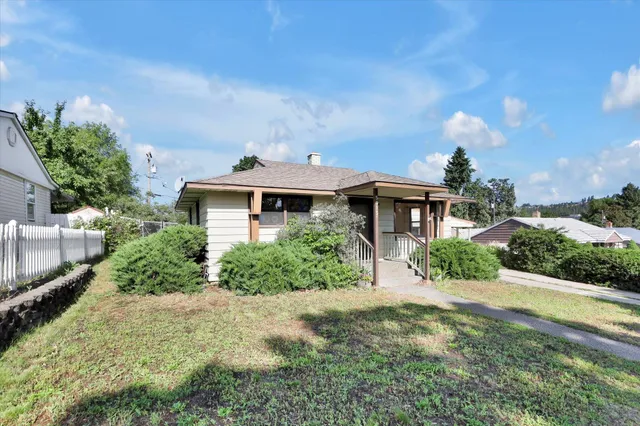 $329,990 | 5915 North Cochran Street, Spokane, WA 99205
