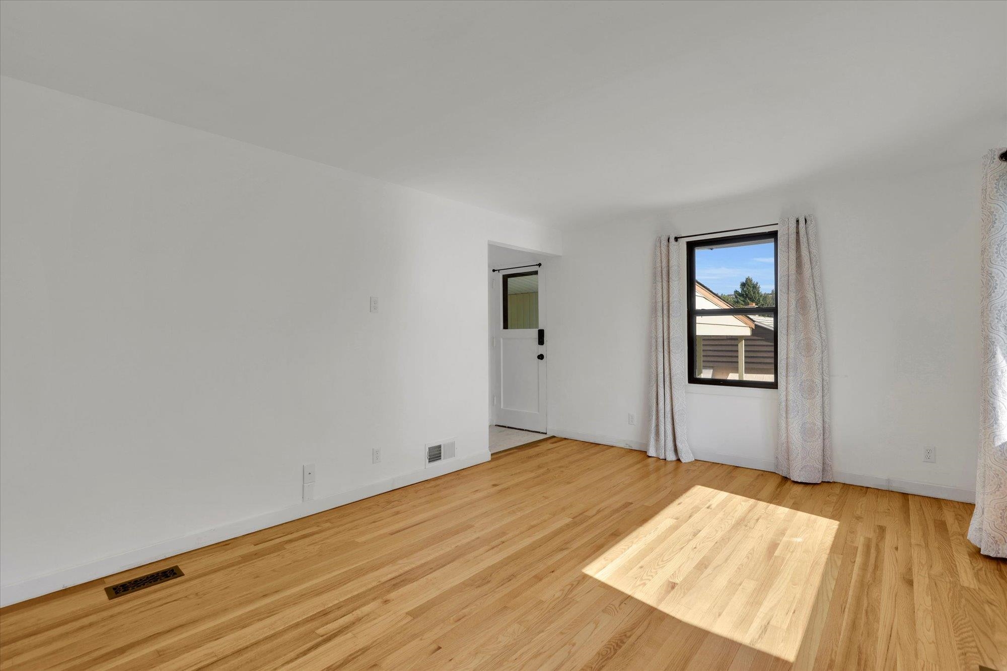 5915 North Cochran Street Spokane, WA 99205 - Photo 4 of 47