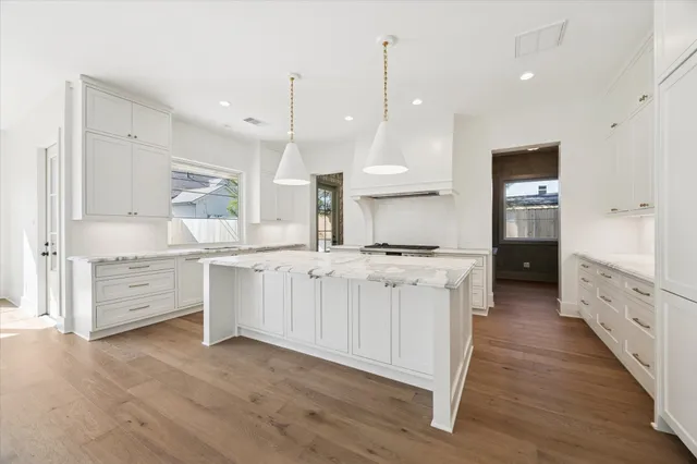 $1,759,000 | 1243 Candlelight Lane, Houston, TX 77018