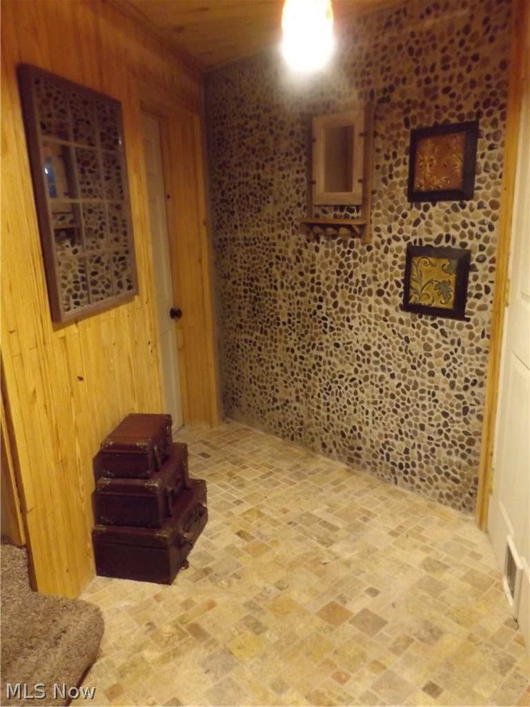 4672 Venus Road Uniontown, OH 44685 - Photo 20 of 26 Gallery Image 20