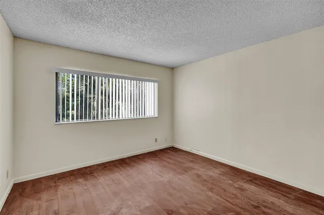 an empty room with windows and pillars in it