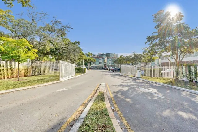 $2,000 | 4218 Inverrary Boulevard, Unit 95B, Lauderhill, FL 33319