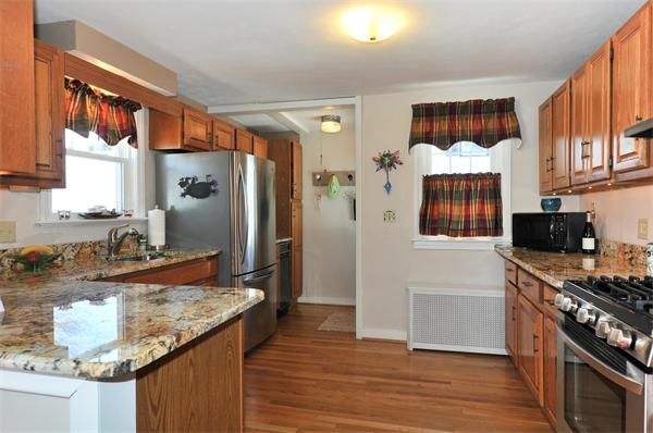 11 Knowles Road Worcester, MA 01602 - Photo 3 of 19 Gallery Image 3
