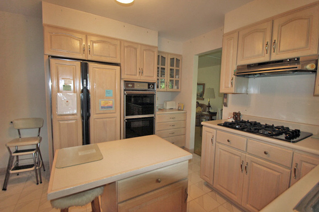 314 Banbury Road Mundelein, IL 60060 - Photo 4 of 17 a kitchen with white cabinets and stainless steel appliances