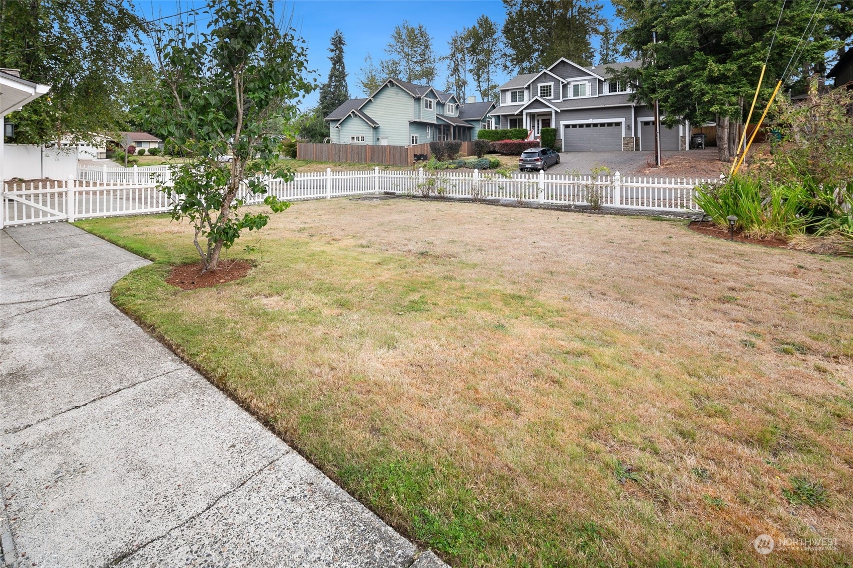 304 Lakeview Road Lynnwood, WA 98087 - Photo 2 of 33 Gallery Image 2