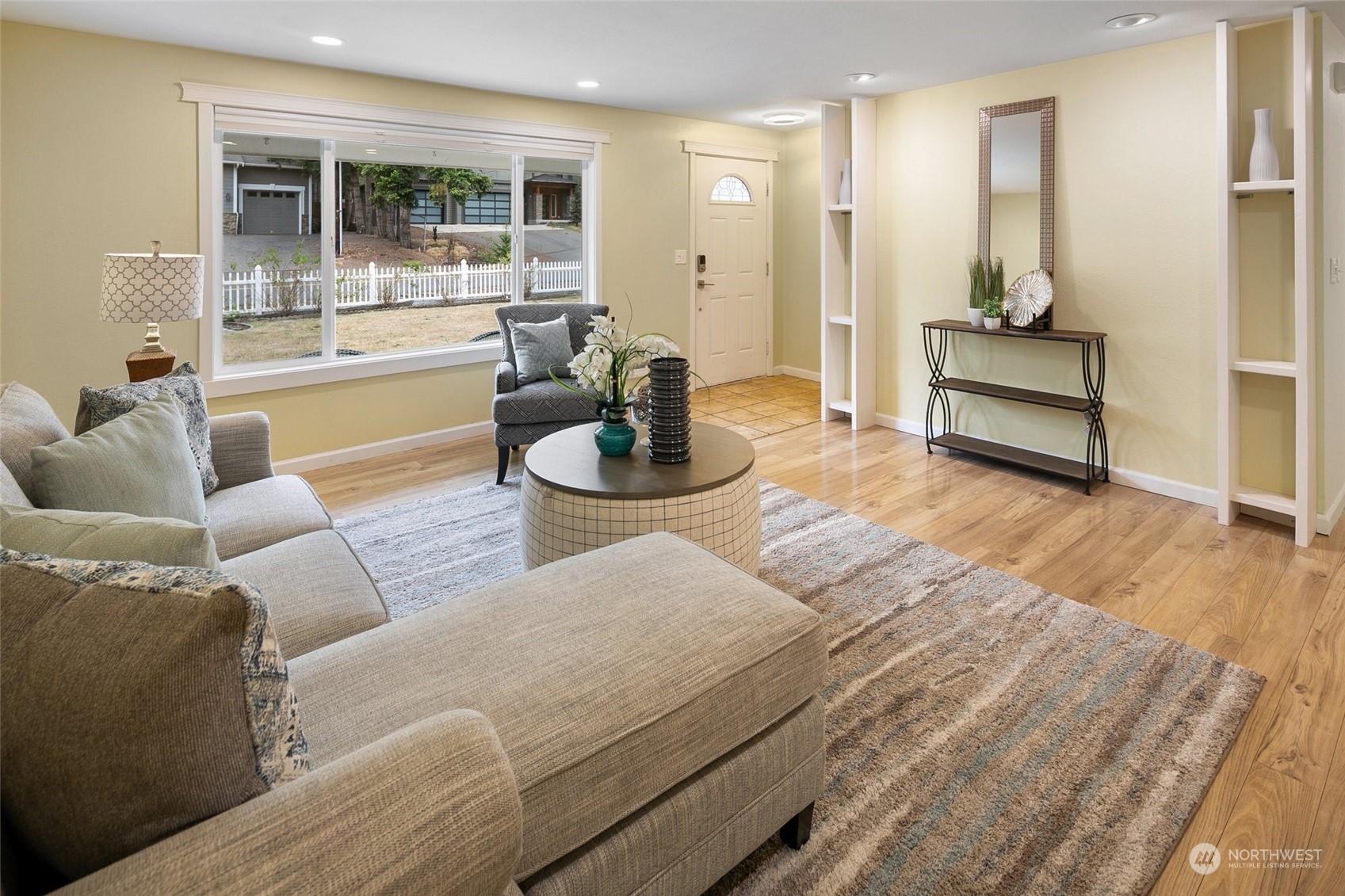 304 Lakeview Road Lynnwood, WA 98087 - Photo 4 of 33 Gallery Image 4