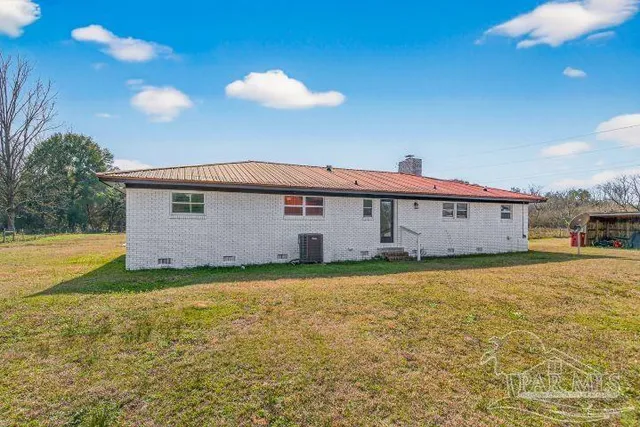 a view of a house with a backyard