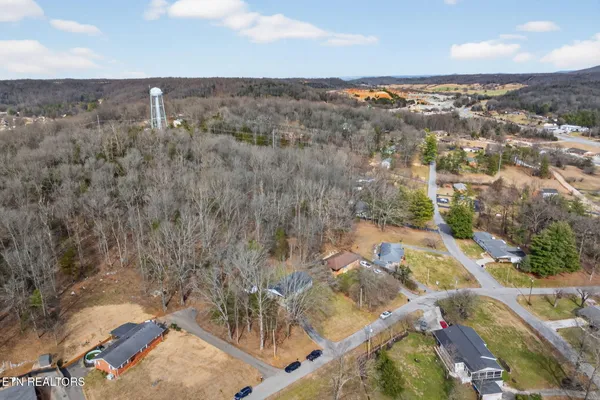 $244,000 | 402 South Hillcrest Drive, Livingston, TN 38570