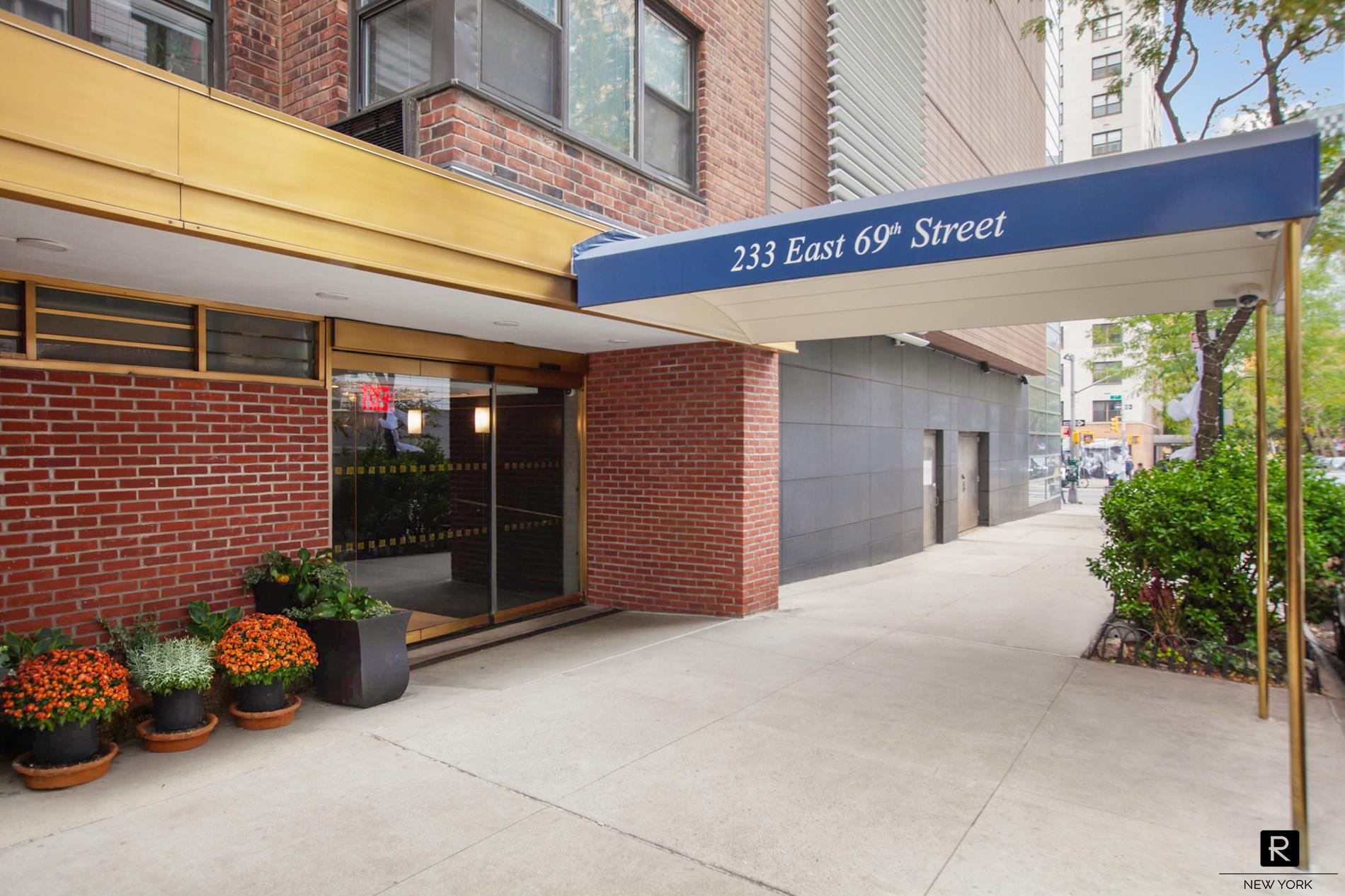 233 East 69th Street, Unit 15O Manhattan, NY 10021 - Photo 7 of 9