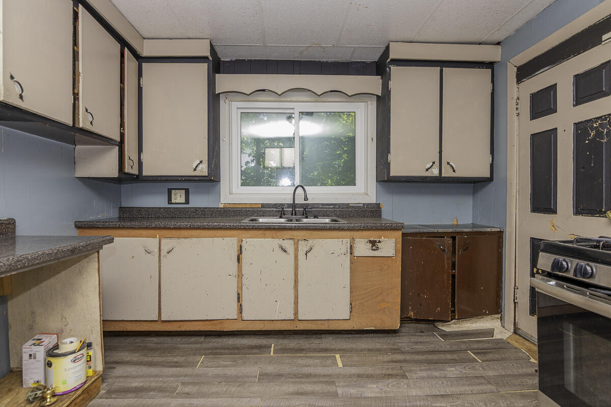 205 West Sherwood Street Decatur, MI 49045 - Photo 4 of 21 Kit