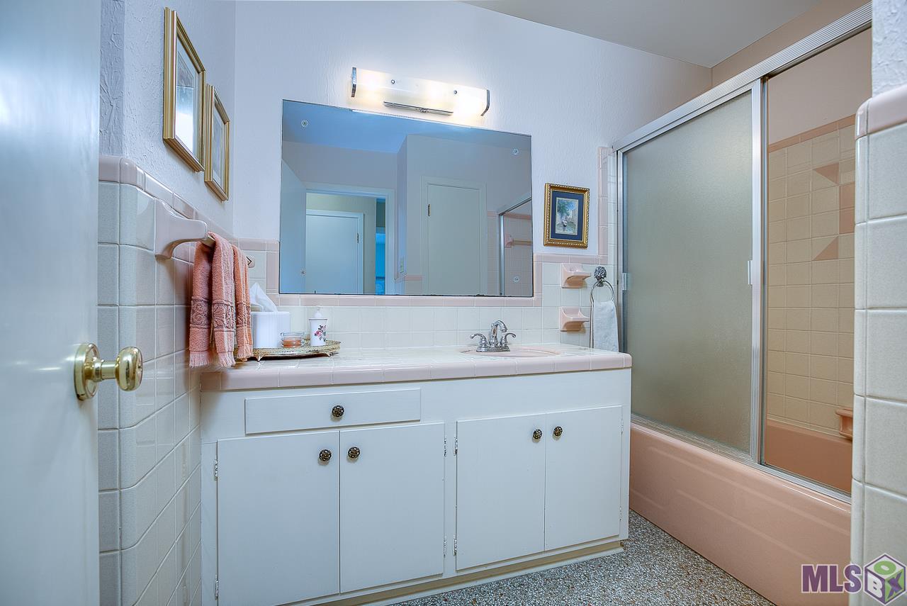 2025 Tamarix Street Baton Rouge, LA 70808 - Photo 22 of 35 Guest Bathroom 3