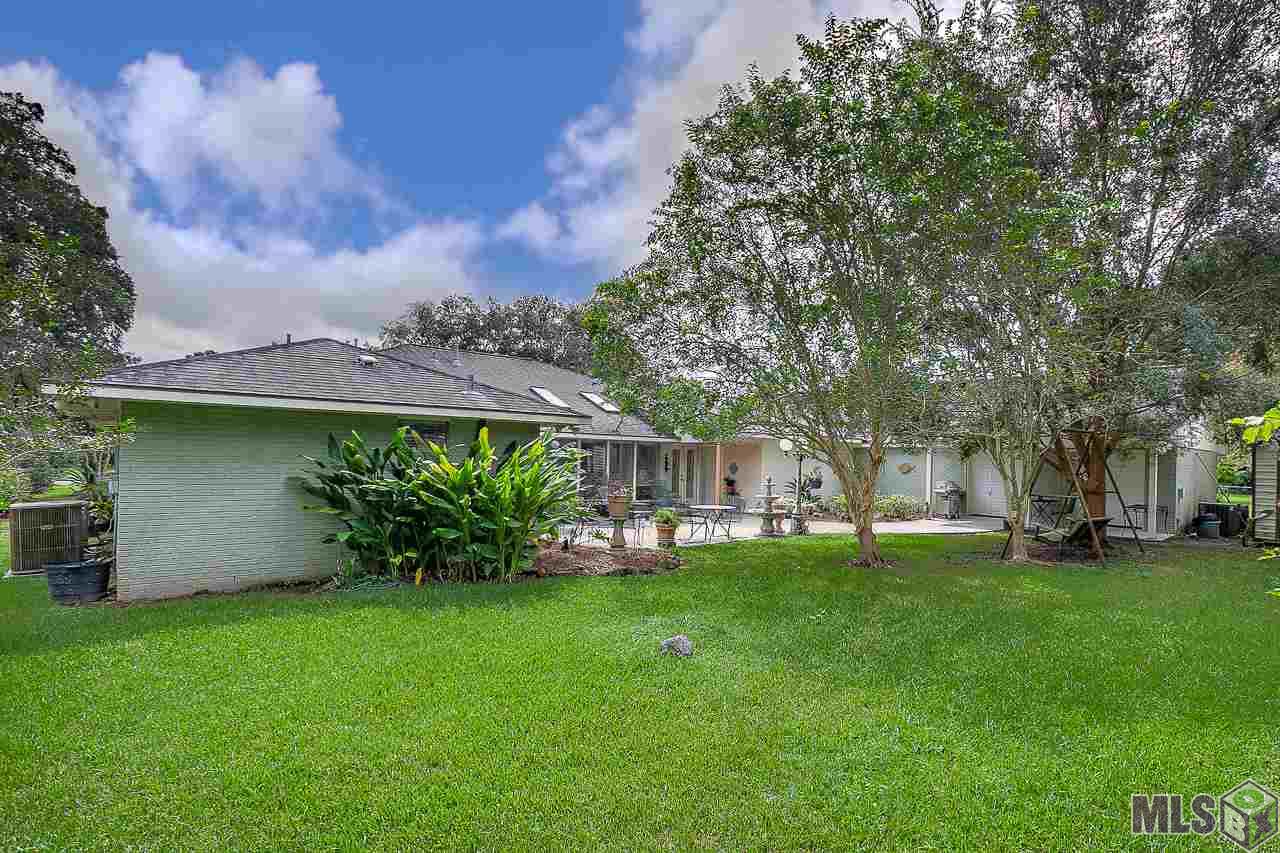2025 Tamarix Street Baton Rouge, LA 70808 - Photo 28 of 35 Sprinkler System & Fruit Trees