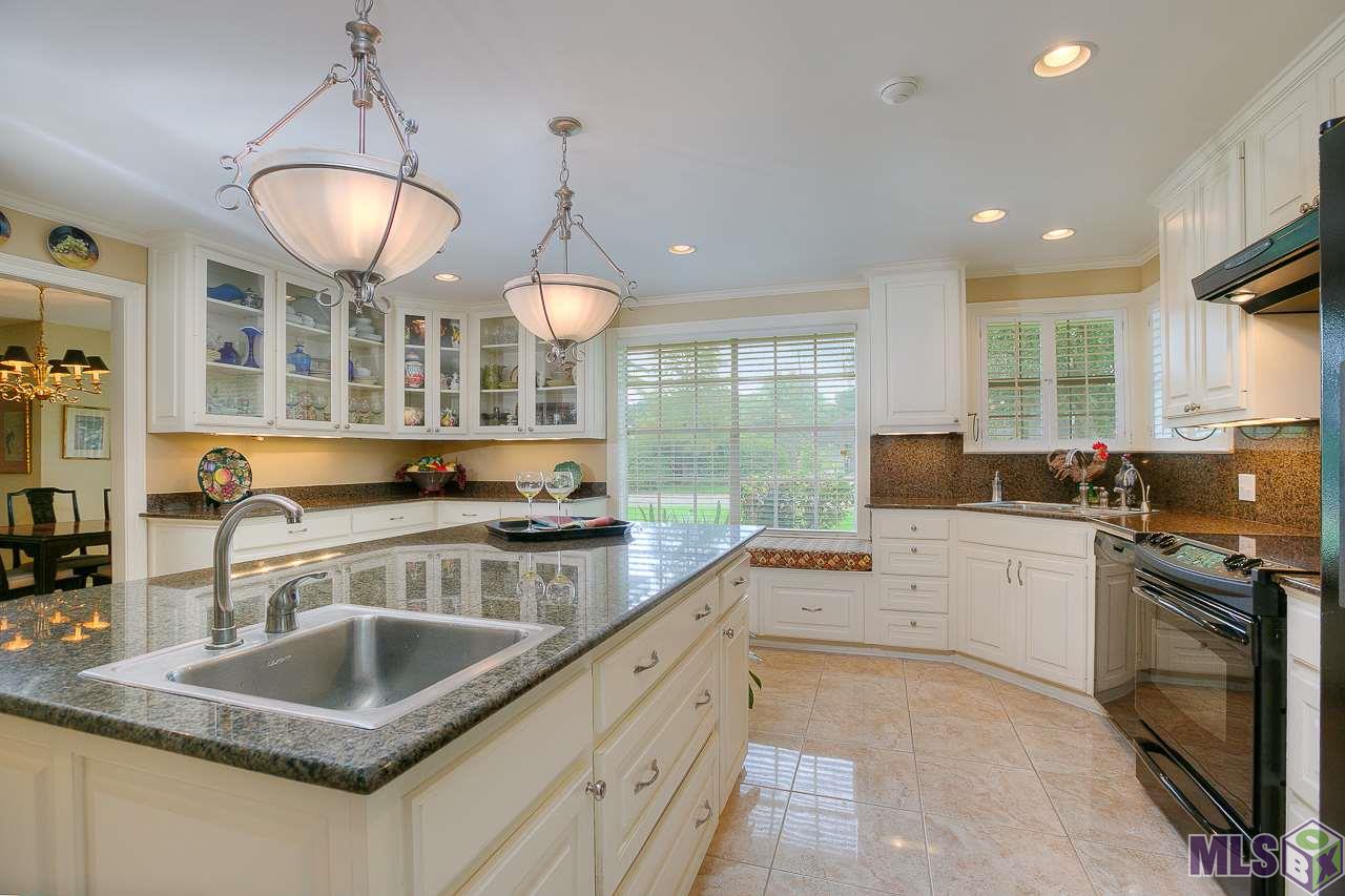 2025 Tamarix Street Baton Rouge, LA 70808 - Photo 7 of 35 Kitchen