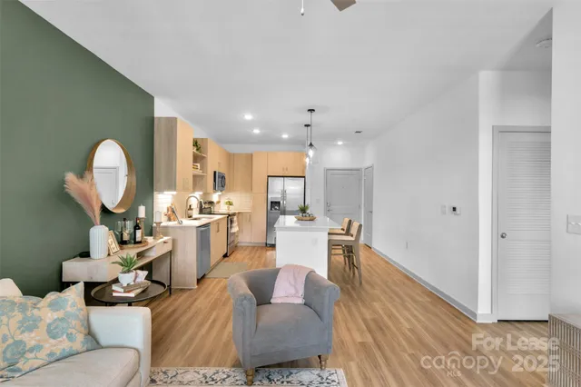 $1,585 | 9821 Research Drive, Unit LOUIS A6, Charlotte, NC 28262