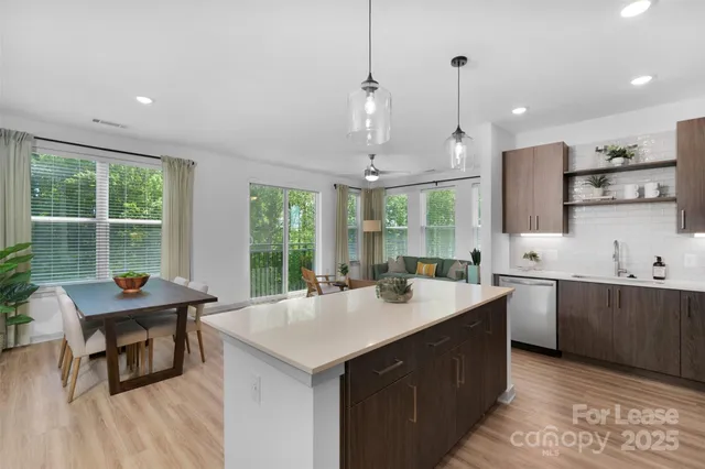 $1,585 | 9821 Research Drive, Unit LOUIS A6, Charlotte, NC 28262