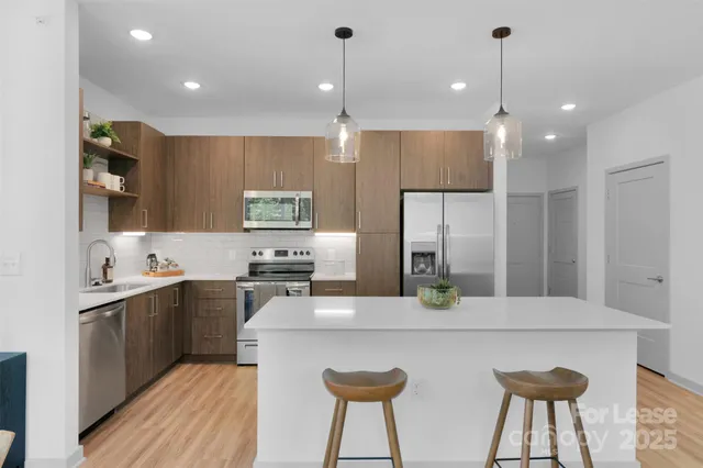 $1,585 | 9821 Research Drive, Unit LOUIS A6, Charlotte, NC 28262