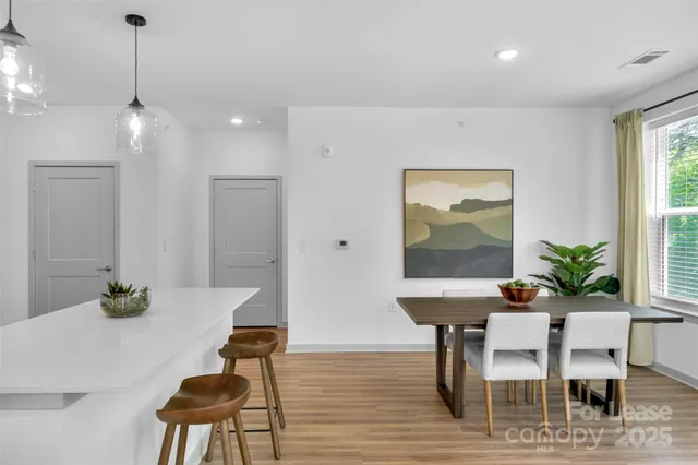 $1,585 | 9821 Research Drive, Unit LOUIS A6, Charlotte, NC 28262