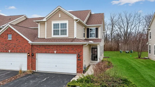 $450,000 | 334 Buckingham Court, Lombard, IL 60148