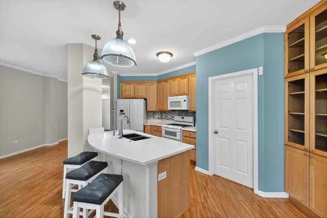 $450,000 | 334 Buckingham Court, Lombard, IL 60148