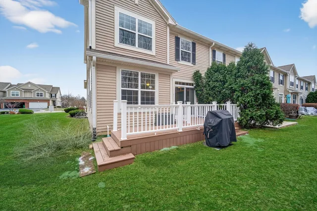 $450,000 | 334 Buckingham Court, Lombard, IL 60148