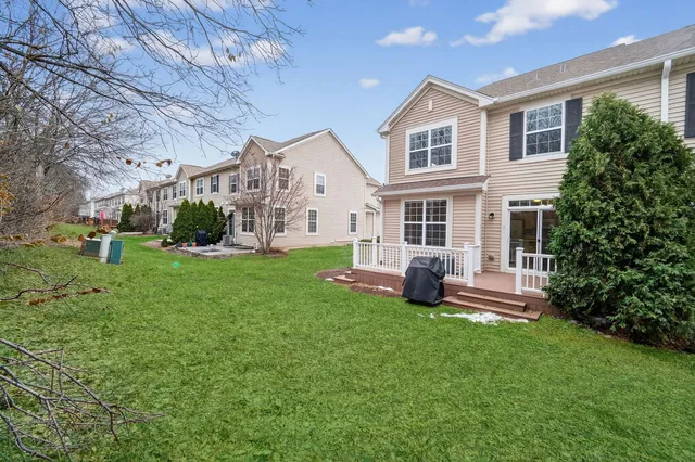 $450,000 | 334 Buckingham Court, Lombard, IL 60148