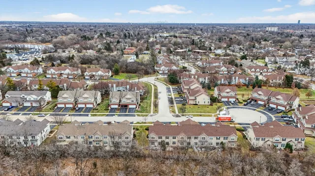 $450,000 | 334 Buckingham Court, Lombard, IL 60148