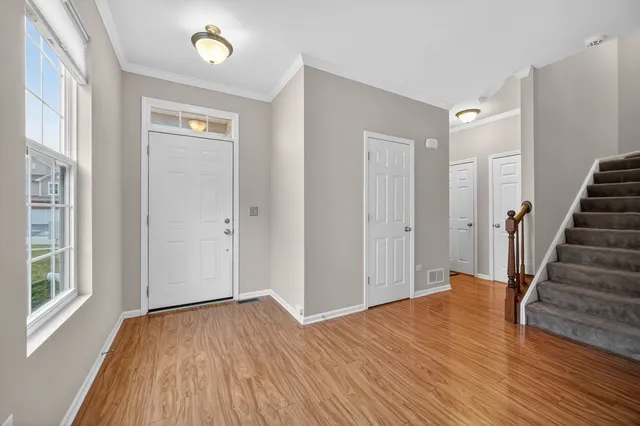 $450,000 | 334 Buckingham Court, Lombard, IL 60148