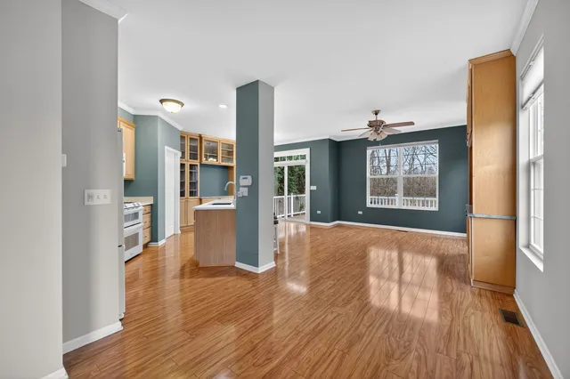 $450,000 | 334 Buckingham Court, Lombard, IL 60148