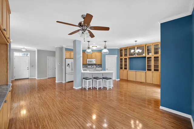 $450,000 | 334 Buckingham Court, Lombard, IL 60148