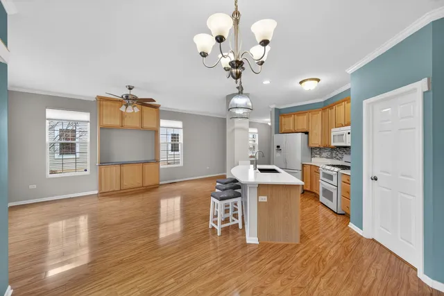 $450,000 | 334 Buckingham Court, Lombard, IL 60148