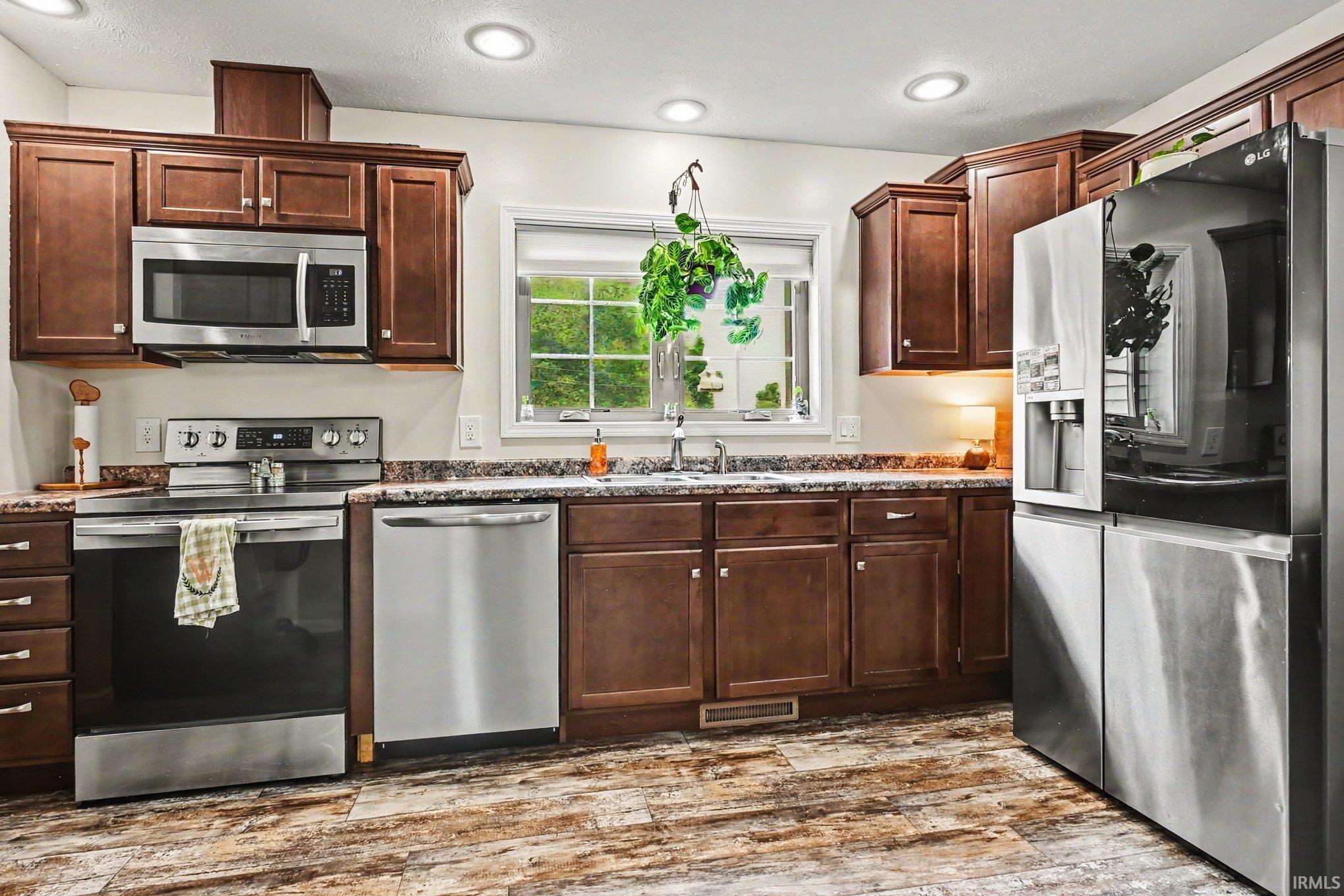 595 South Paradise Drive Rochester, IN 46975 - Photo 7 of 30