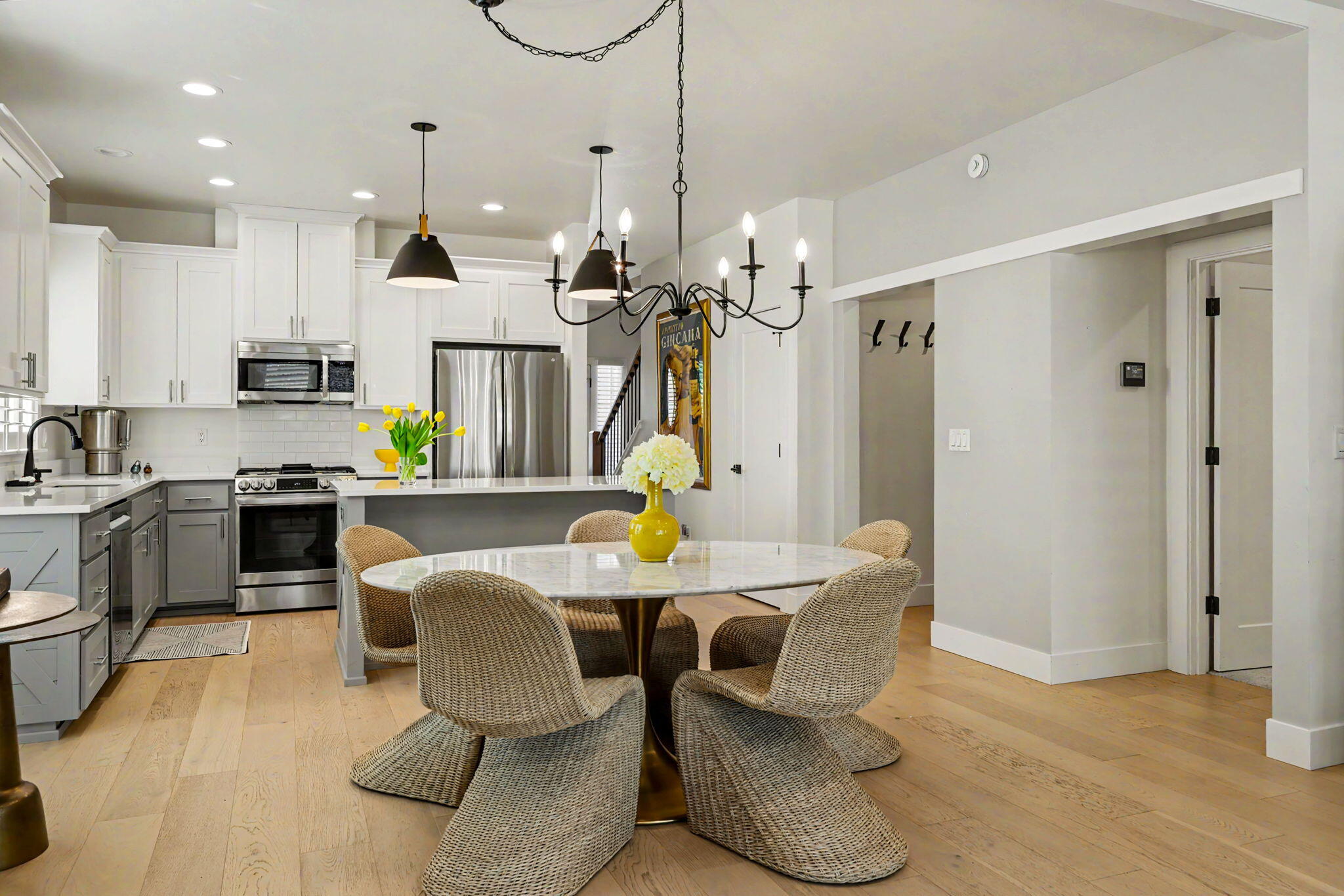 396 Randy Street Ashland, OR 97520 - Photo 10 of 48 Eating Area to Kitchen