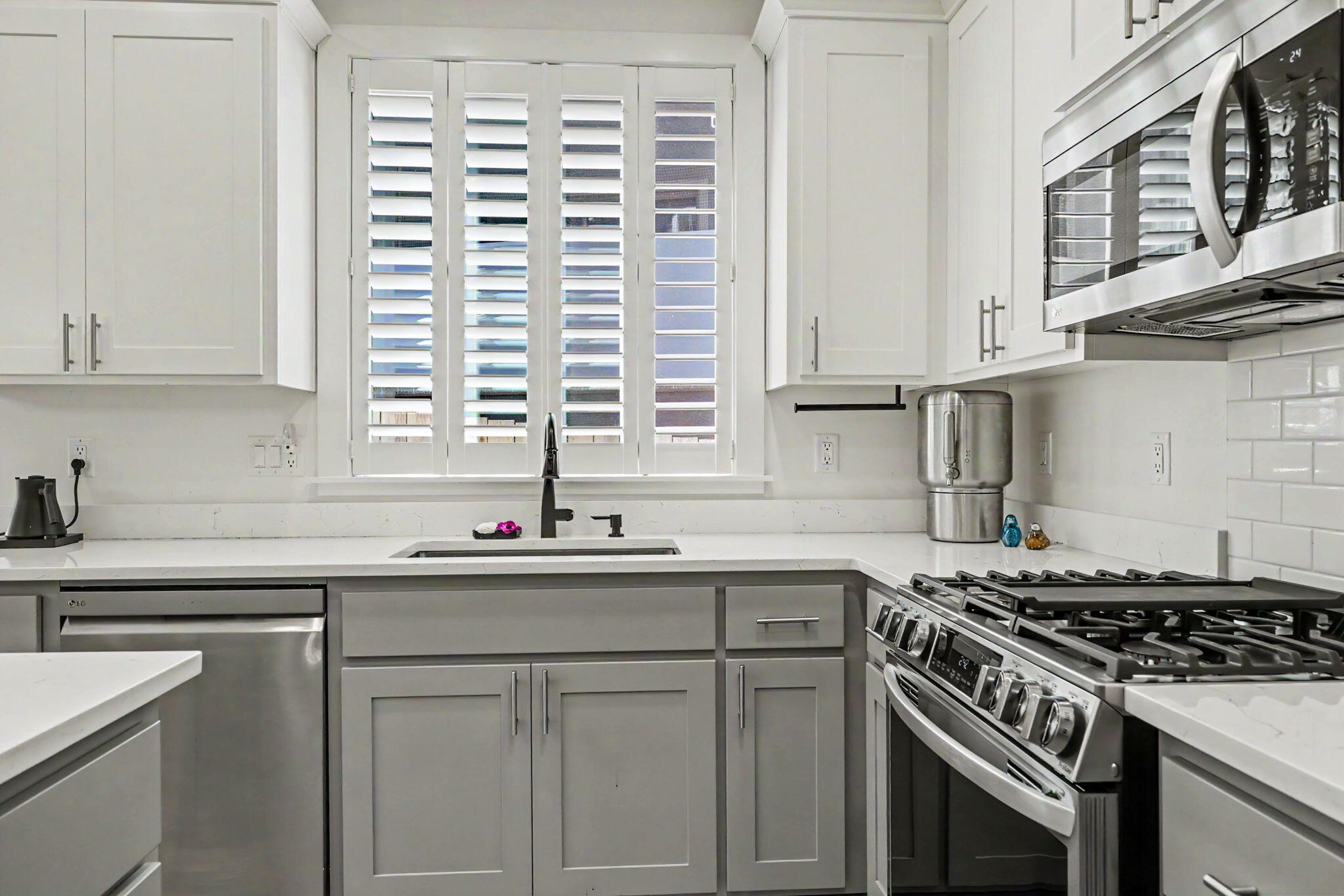 396 Randy Street Ashland, OR 97520 - Photo 13 of 48 Kitchen