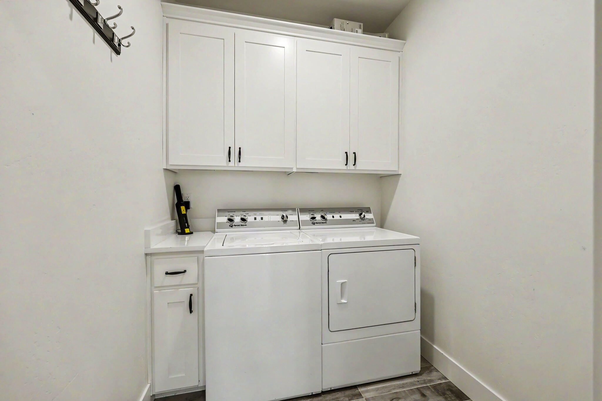 396 Randy Street Ashland, OR 97520 - Photo 18 of 48 Laundry Room