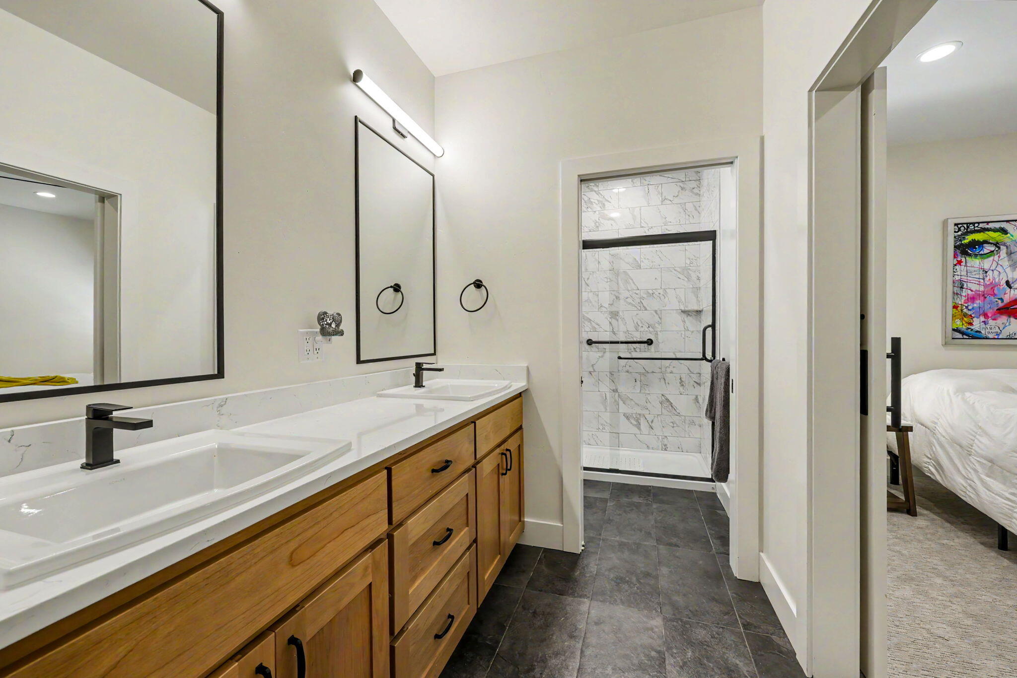 396 Randy Street Ashland, OR 97520 - Photo 22 of 48 Primary Bathroom