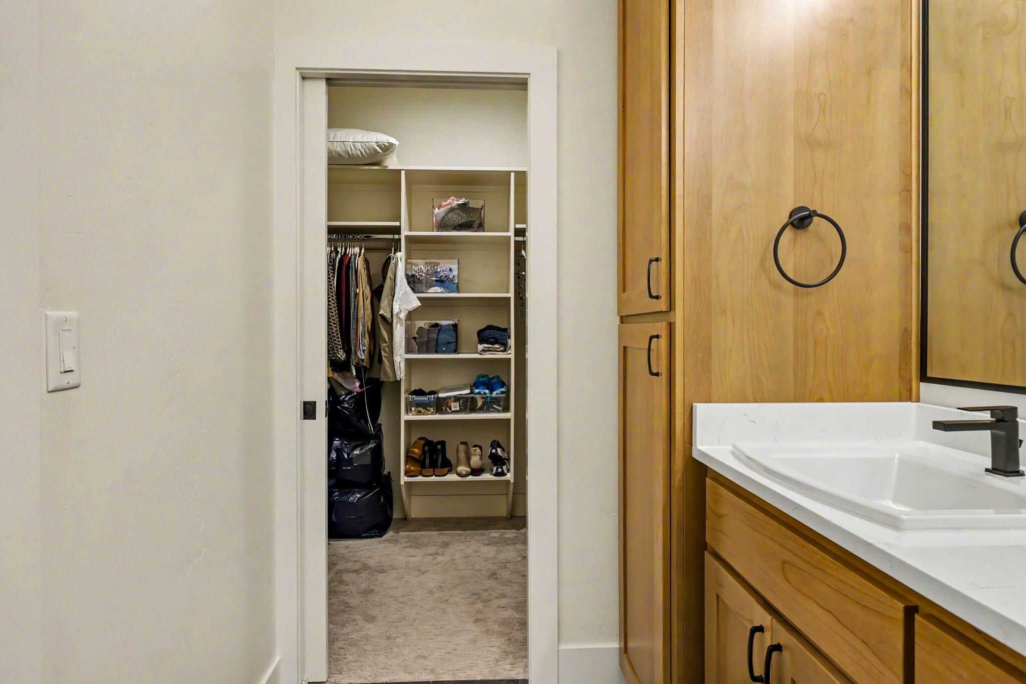 396 Randy Street Ashland, OR 97520 - Photo 24 of 48 Primary Walk-in Closet